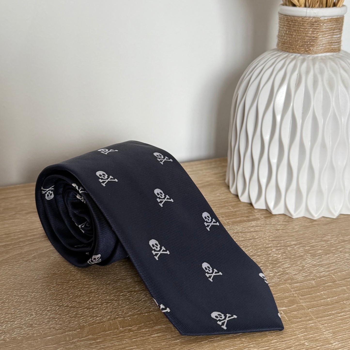 CORBATA CALAVERA