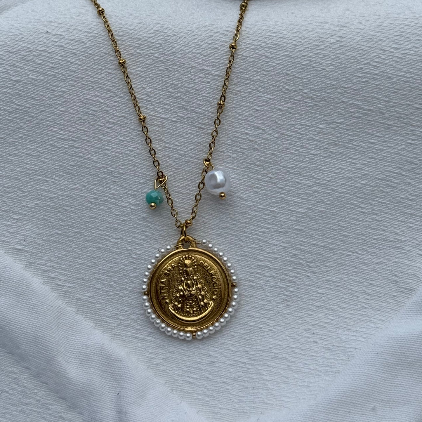 COLGANTE VIRGEN DEL ROCIO PERLAS