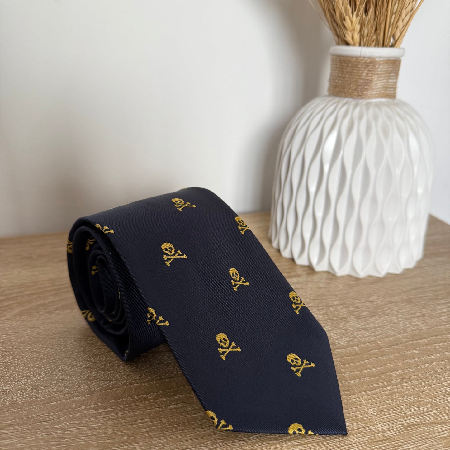 CORBATA CALAVERA