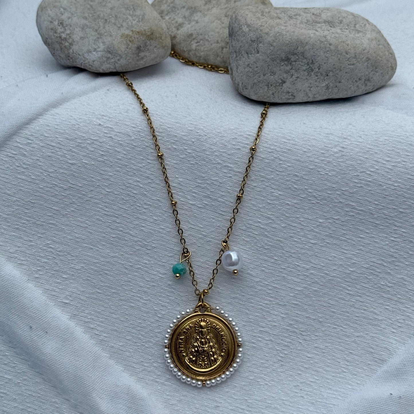COLGANTE VIRGEN DEL ROCIO PERLAS