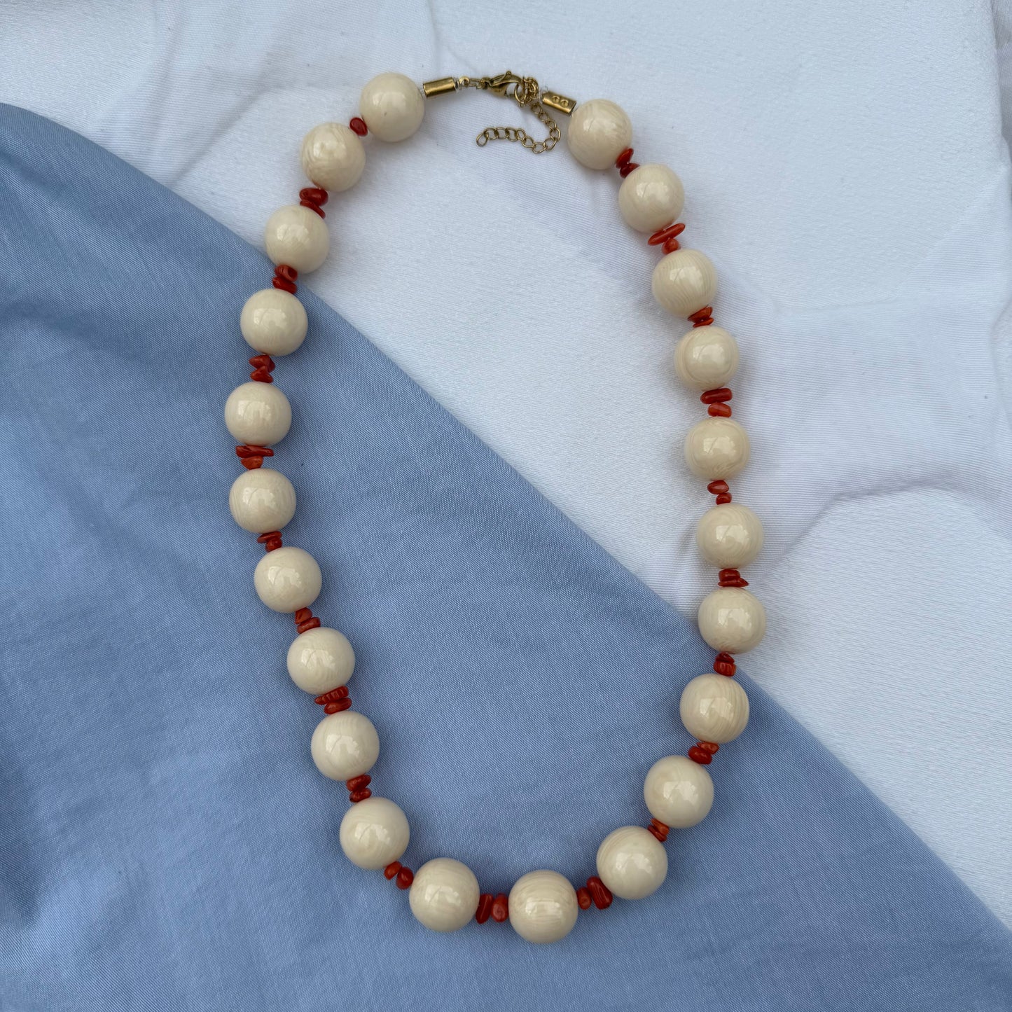 COLLAR BOLAS Y CORALES