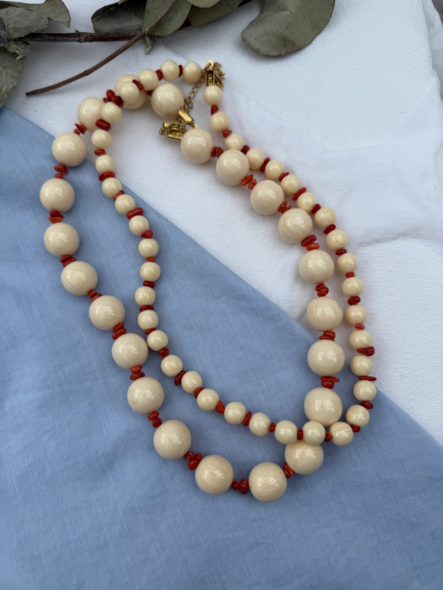 COLLAR BOLAS Y CORALES