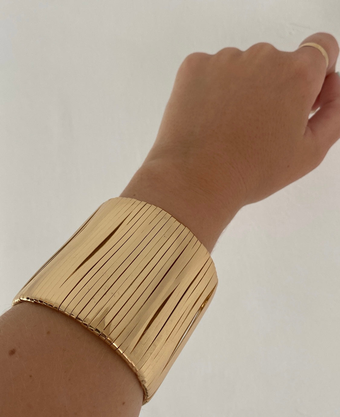 BRAZALETE DORADO LINEAS