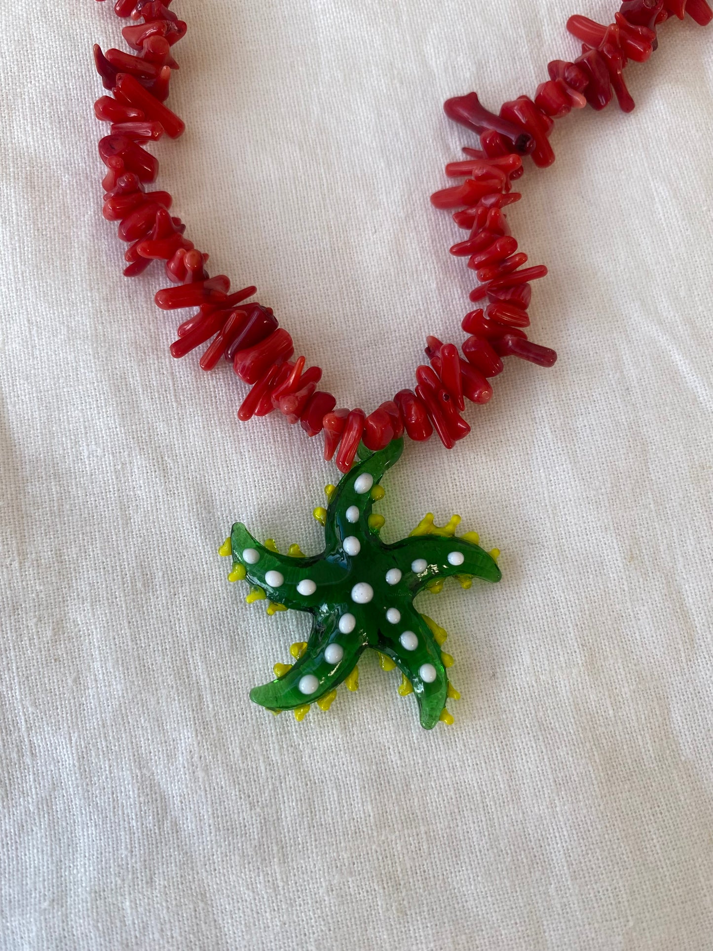 COLLAR IBIZA CORAL ROJO ESTRELLA VERDE